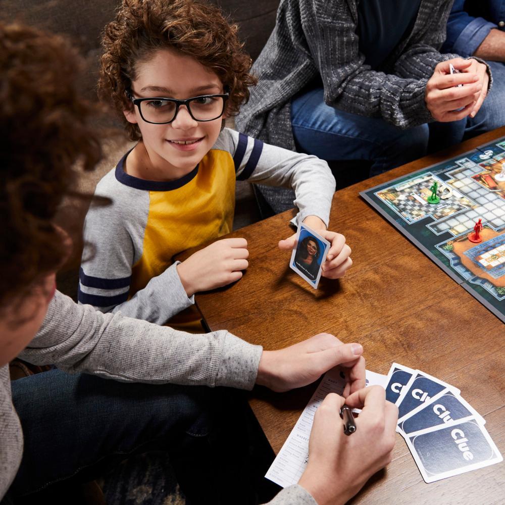 Hasbro - Clue Board Game