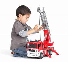 Bruder - Man Fire Engine With Waterpump And Light And Sound