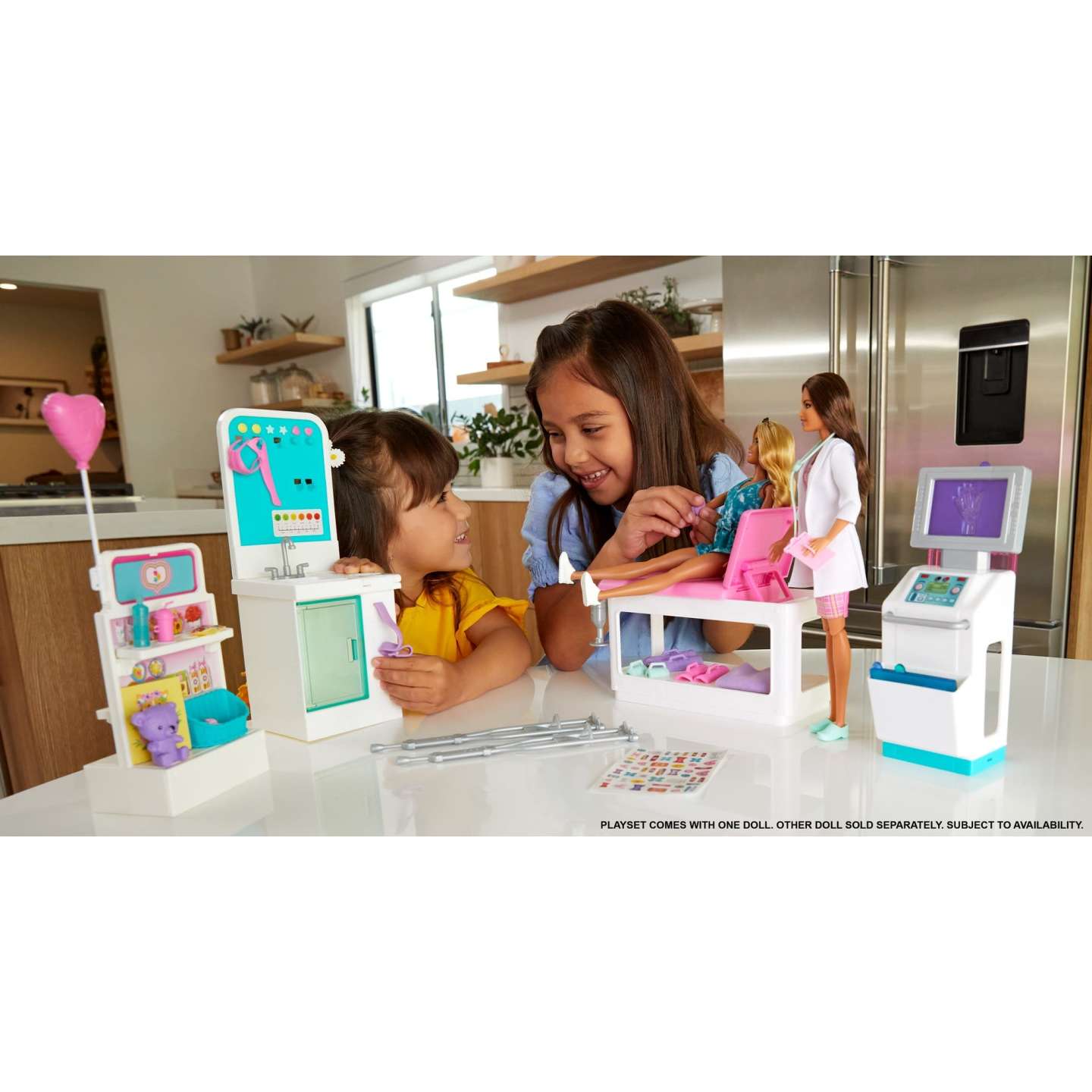 Barbie Fast Cast Clinic Playset